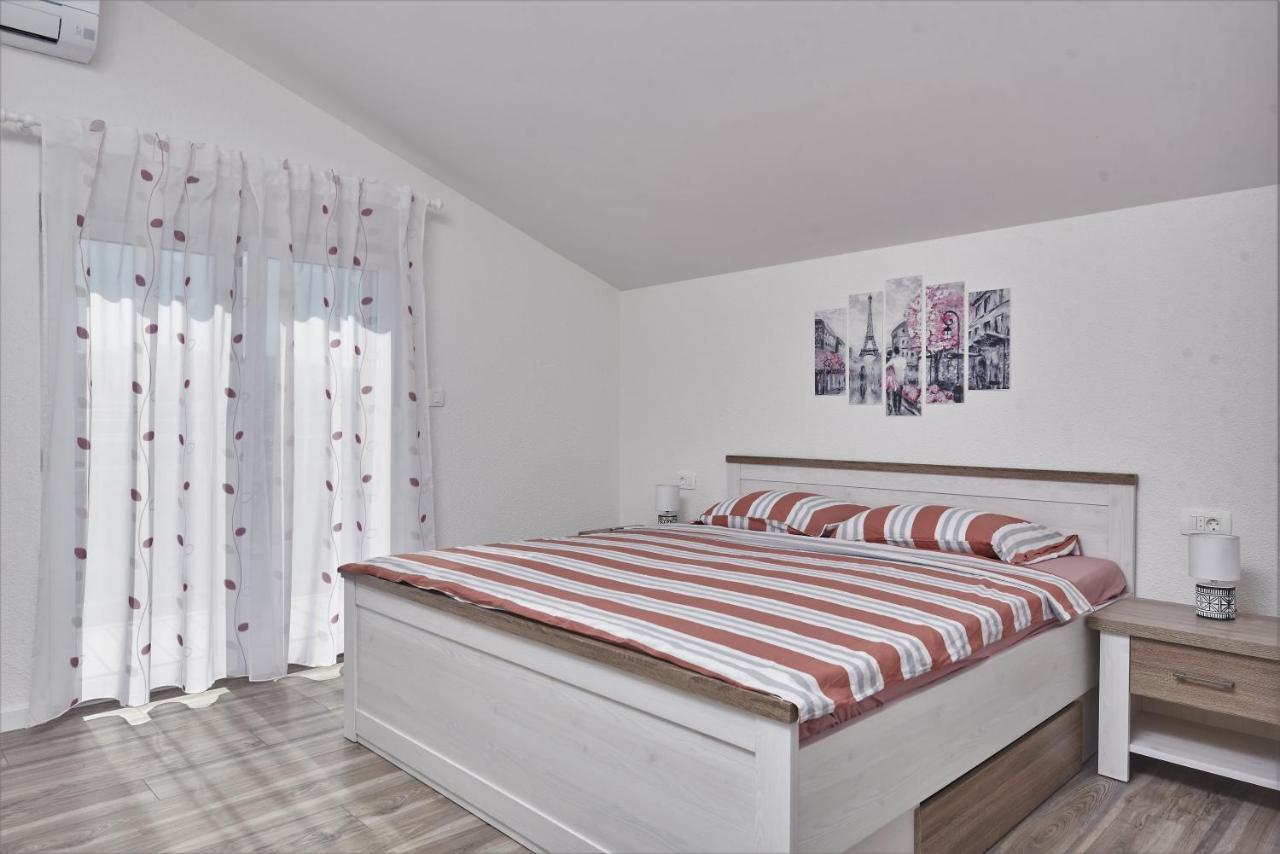 Apartments & Rooms Seaside Kastela Ngoại thất bức ảnh