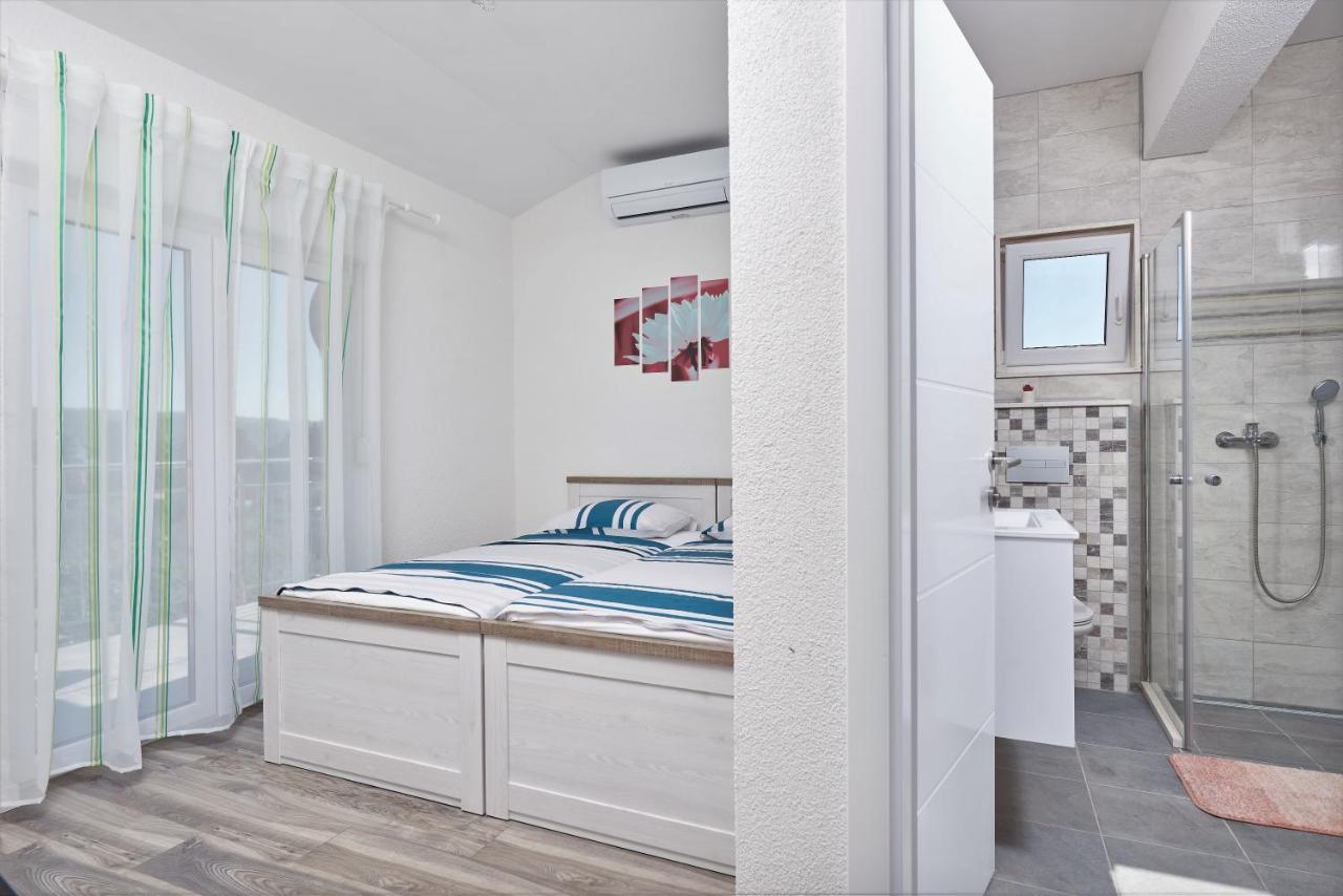 Apartments & Rooms Seaside Kastela Ngoại thất bức ảnh