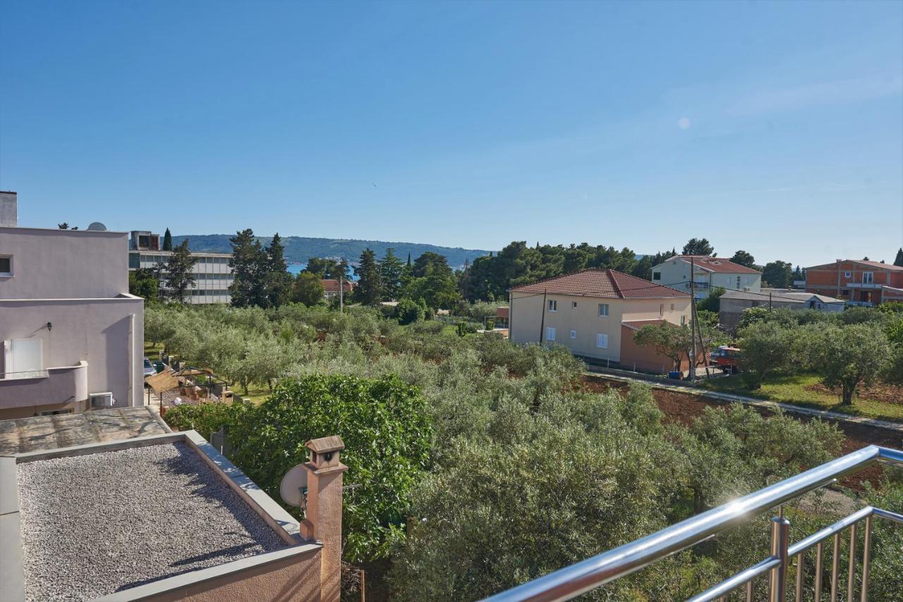 Apartments & Rooms Seaside Kastela Ngoại thất bức ảnh