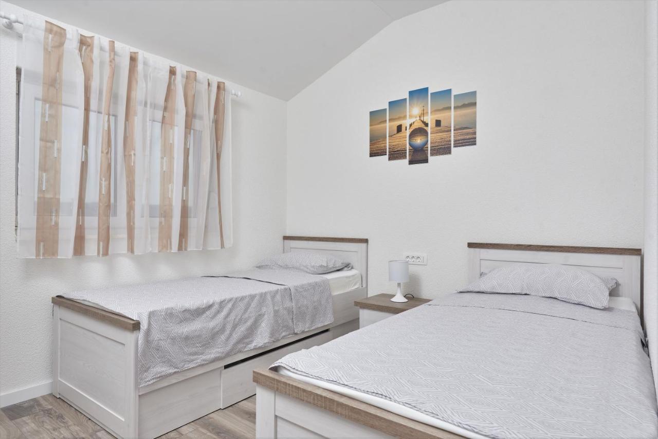 Apartments & Rooms Seaside Kastela Ngoại thất bức ảnh