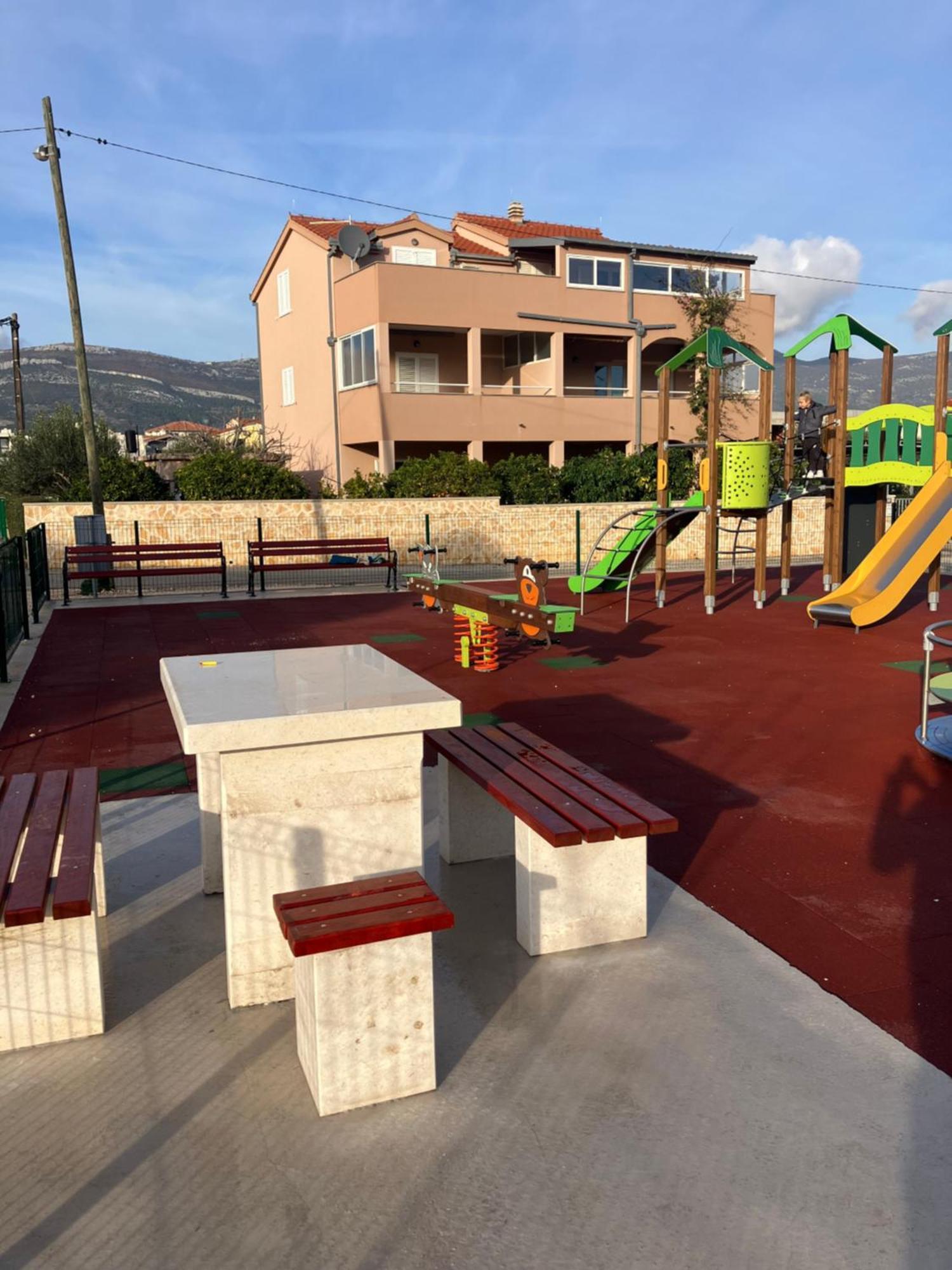 Apartments & Rooms Seaside Kastela Ngoại thất bức ảnh