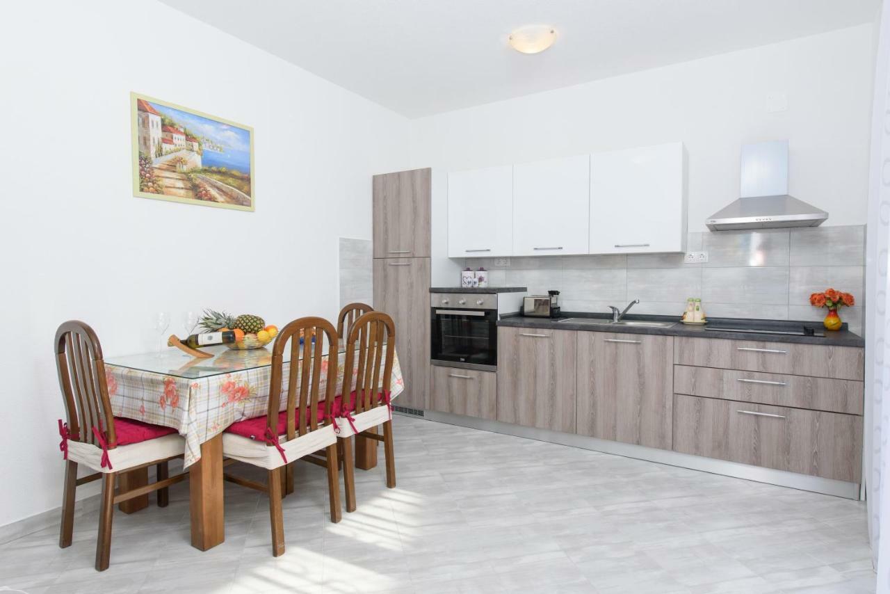 Apartments & Rooms Seaside Kastela Ngoại thất bức ảnh
