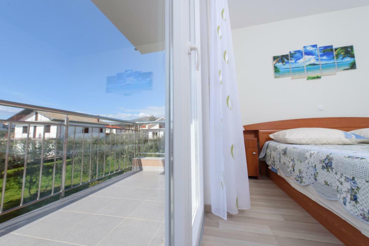 Apartments & Rooms Seaside Kastela Ngoại thất bức ảnh