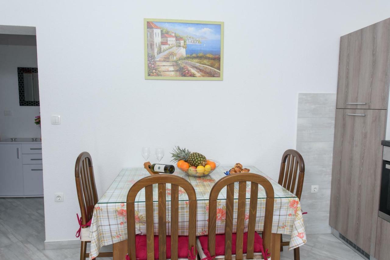 Apartments & Rooms Seaside Kastela Ngoại thất bức ảnh